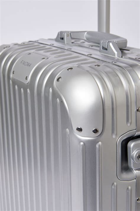 rimowa original cabin carry on review.